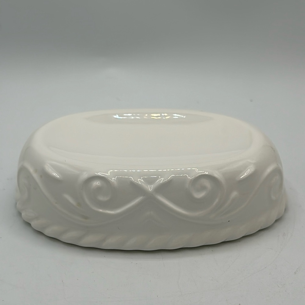 White/cream ceramic soap dish